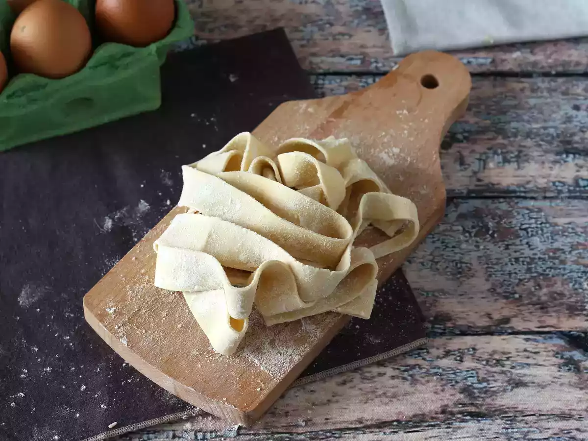 Cum se fac pastele de casă: pappardelle (tagliatelle mari)?