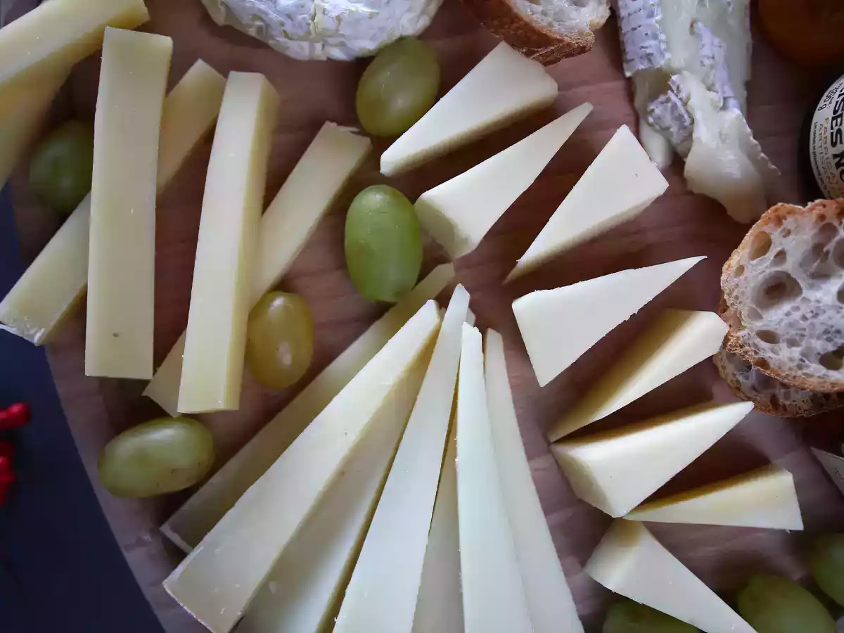 Cum se face un platou de brânzeturi? - poza 3