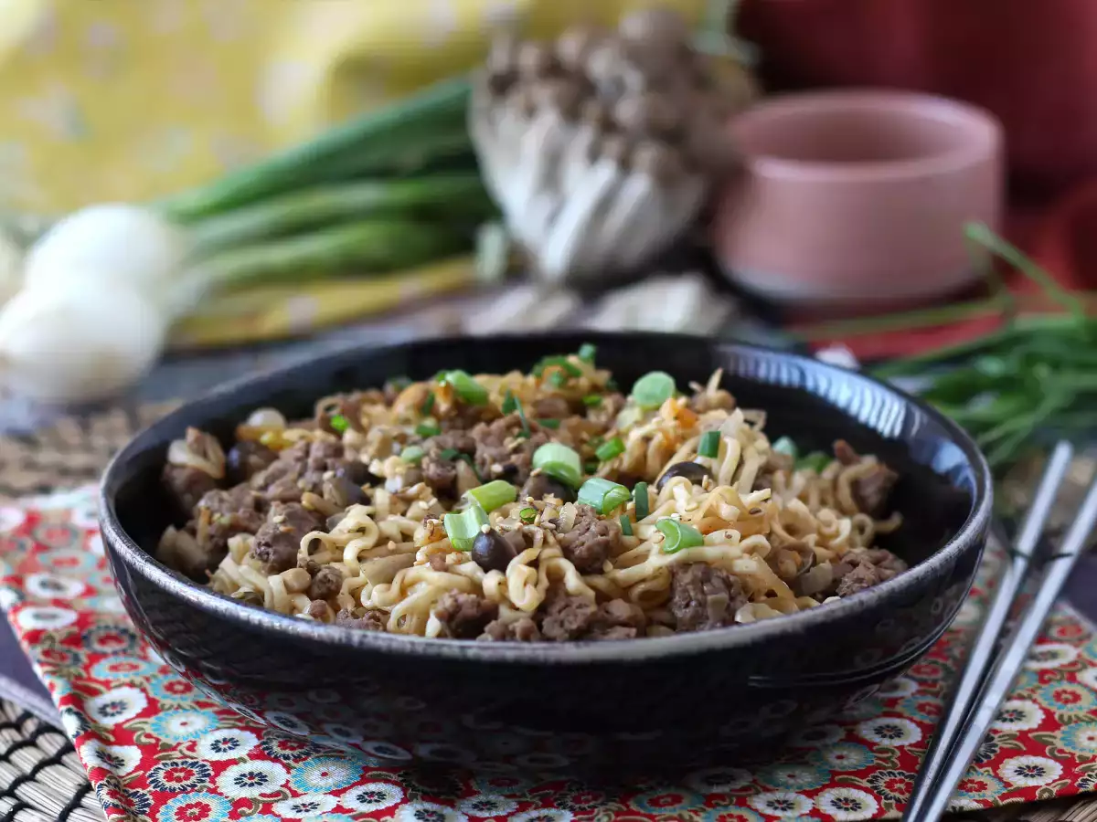 Cum se gătesc tăițeii instant? Rețetă rapidă cu carne de vită și ciuperci! - poza 3