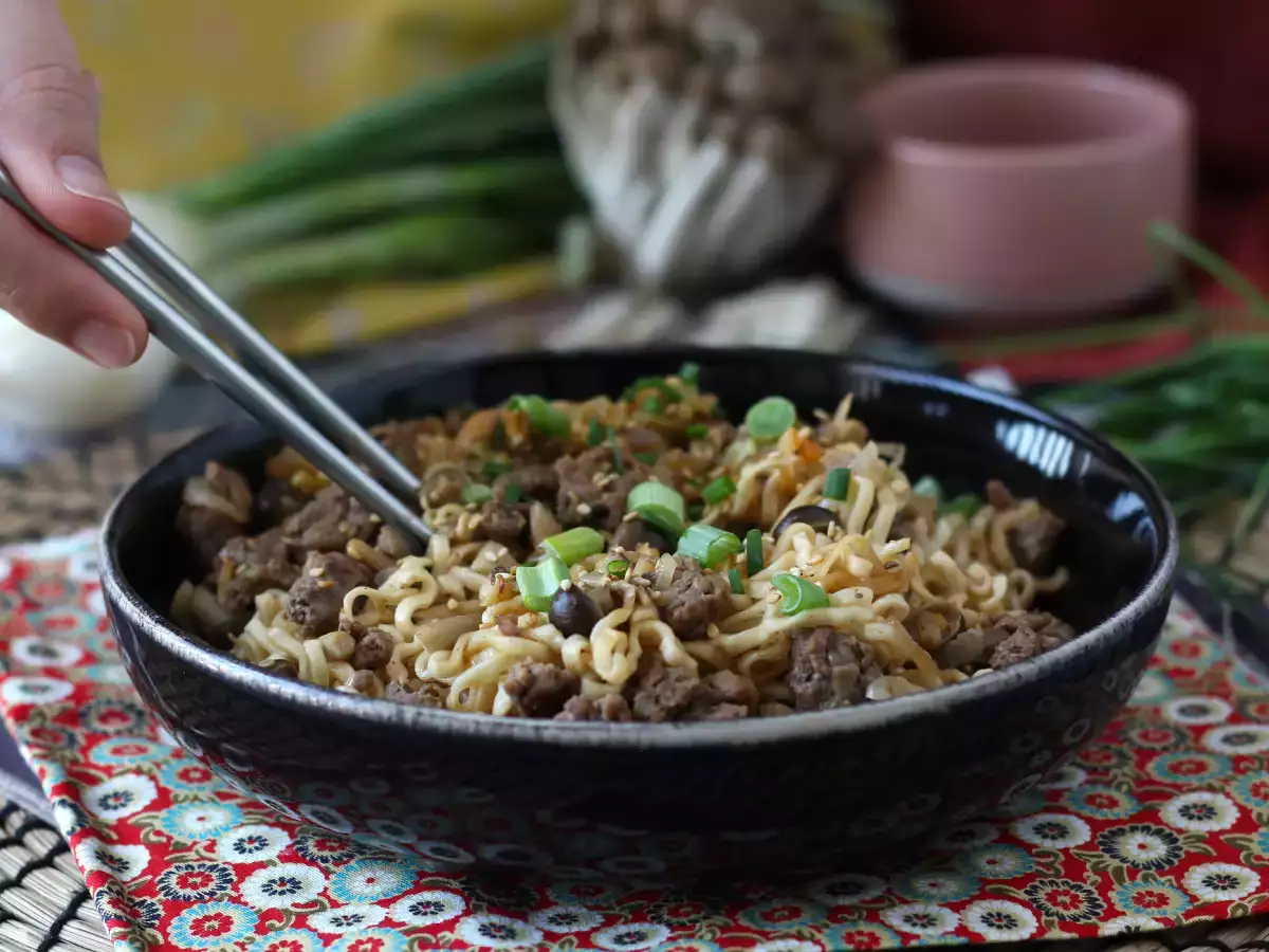 Cum se gătesc tăițeii instant? Rețetă rapidă cu carne de vită și ciuperci! - poza 5