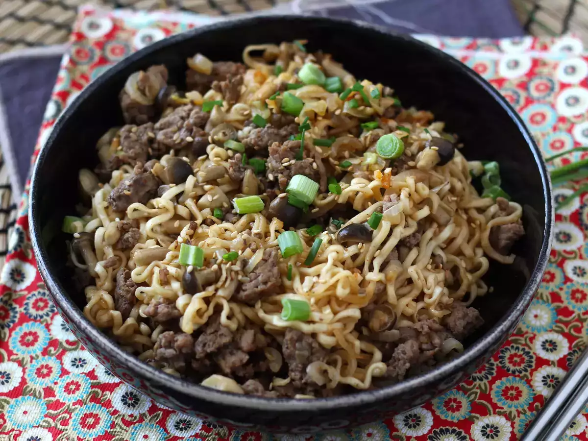 Cum se gătesc tăițeii instant? Rețetă rapidă cu carne de vită și ciuperci! - poza 6