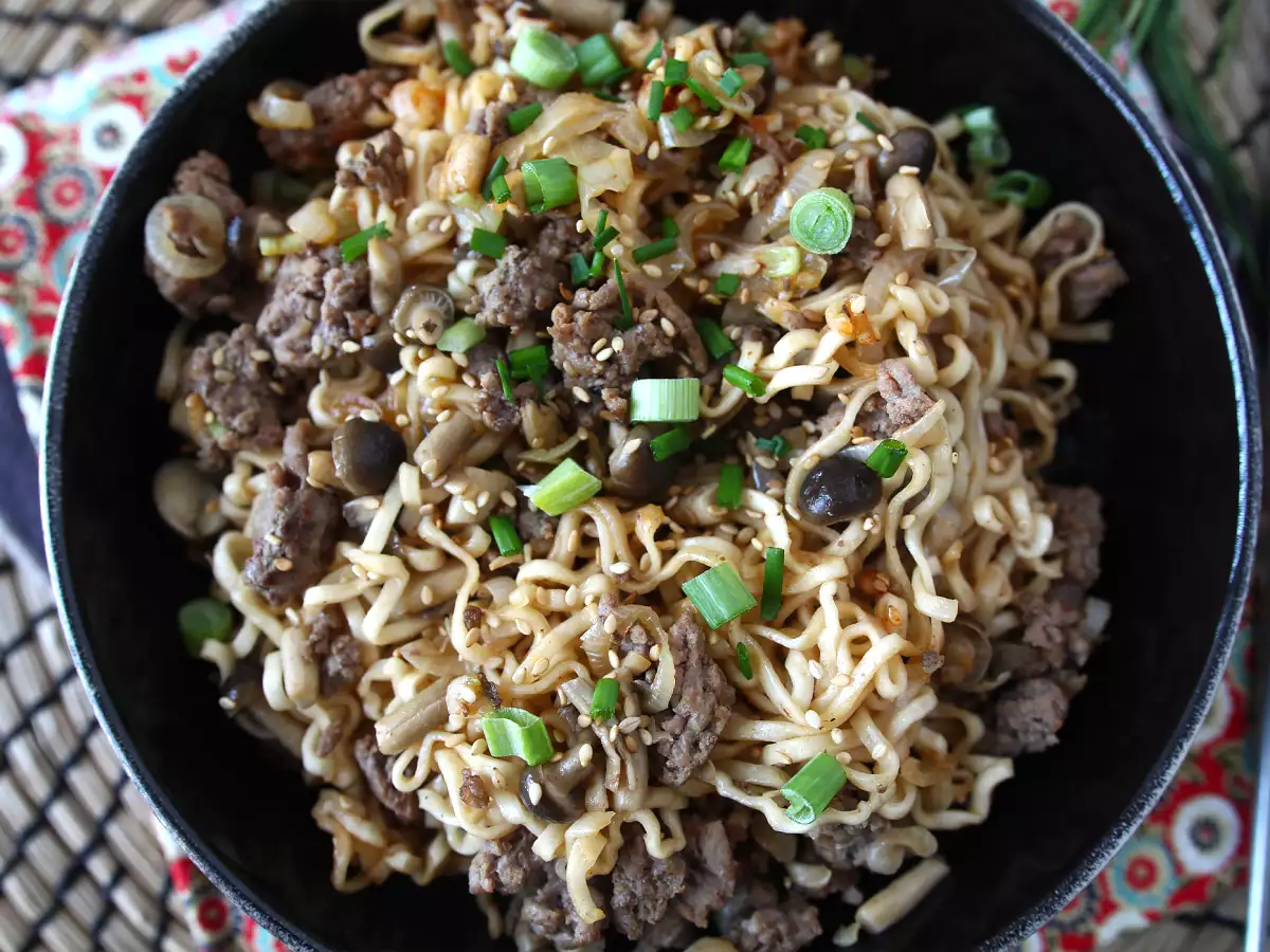 Cum se gătesc tăițeii instant? Rețetă rapidă cu carne de vită și ciuperci! - poza 7