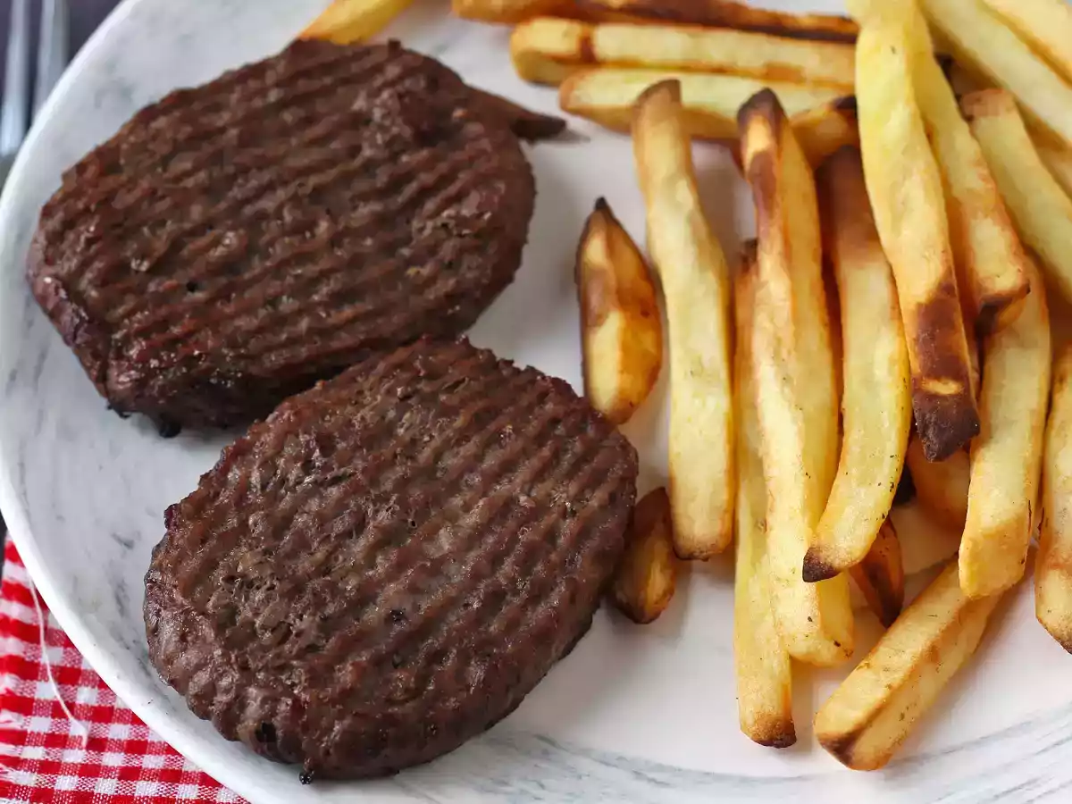 Cum se gătește un burger în Air Fryer? - poza 2