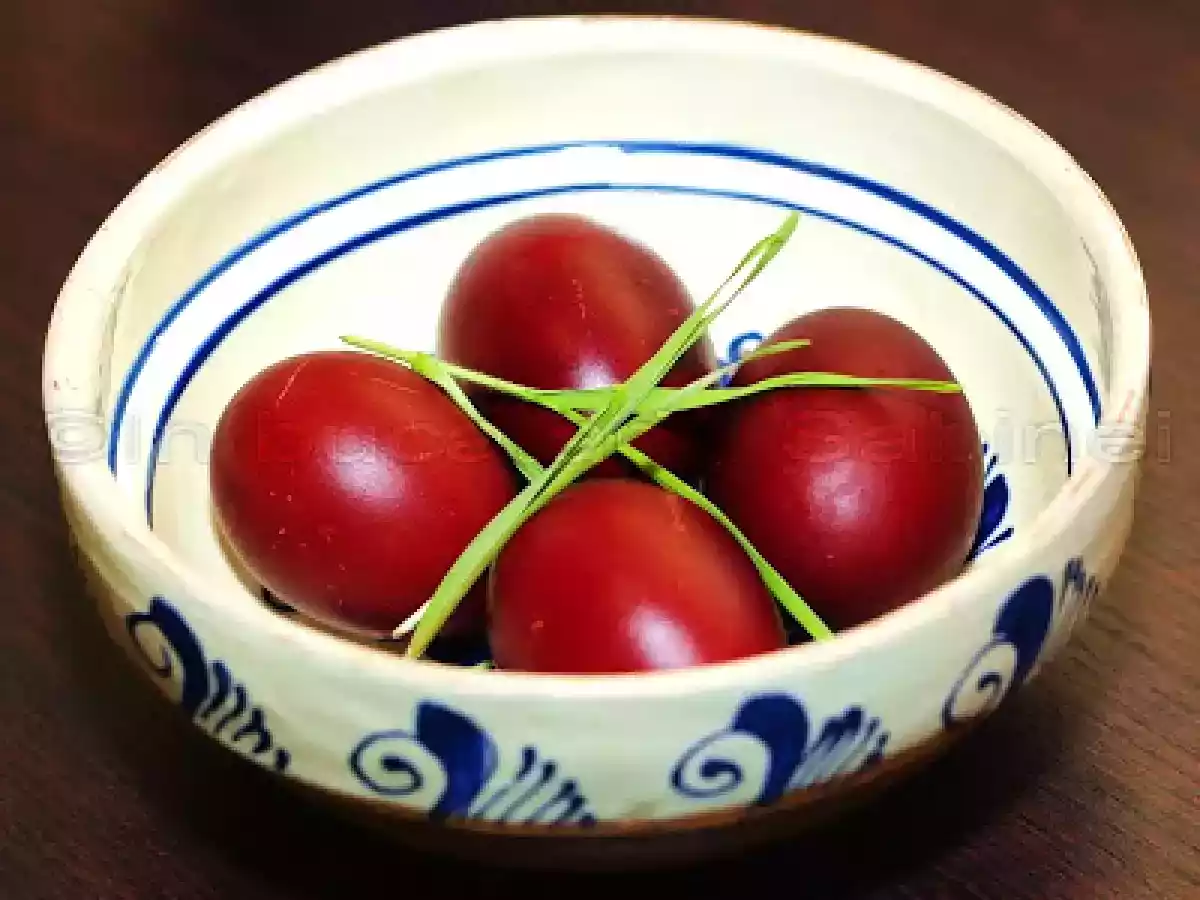 CUM VOPSIM OUA ROSII NATURAL...CU FOI DE CEAPA ROSIE - poza 3