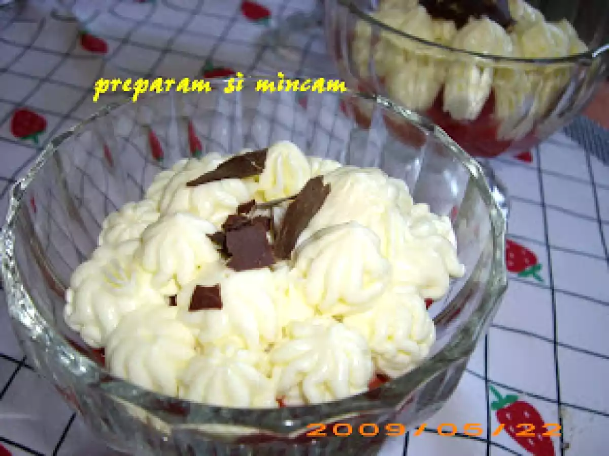 Cupe de capsuni cu mascarpone - poza 2