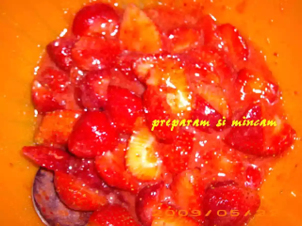 Cupe de capsuni cu mascarpone - poza 9