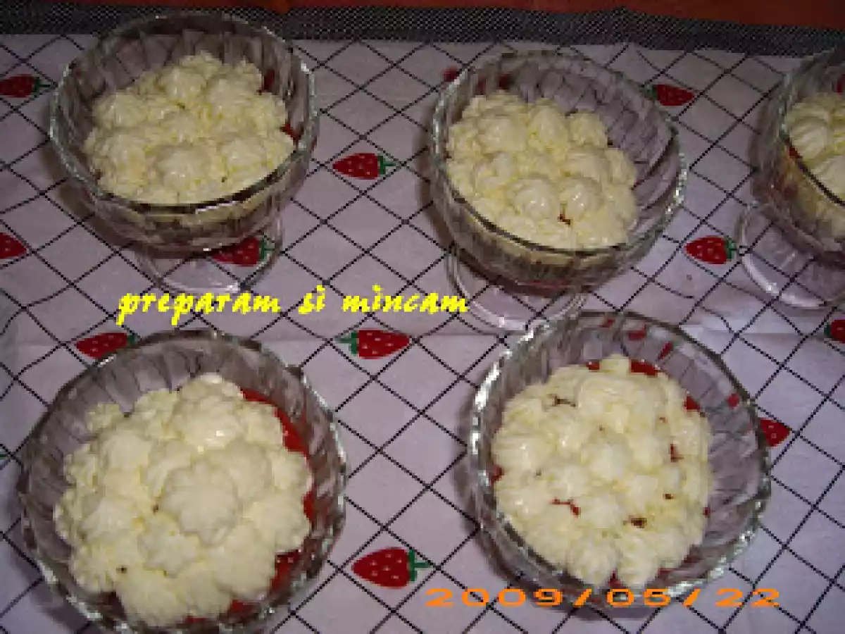 Cupe de capsuni cu mascarpone - poza 11