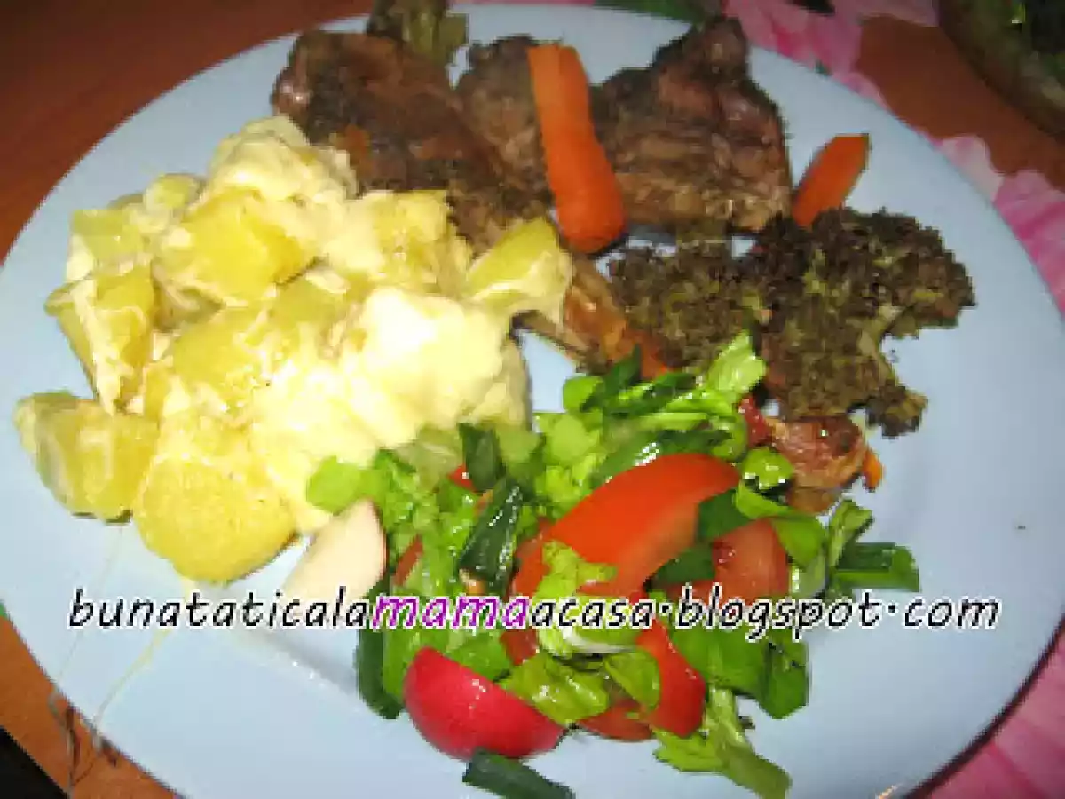 Curcan la cuptor cu cartofi si cascaval