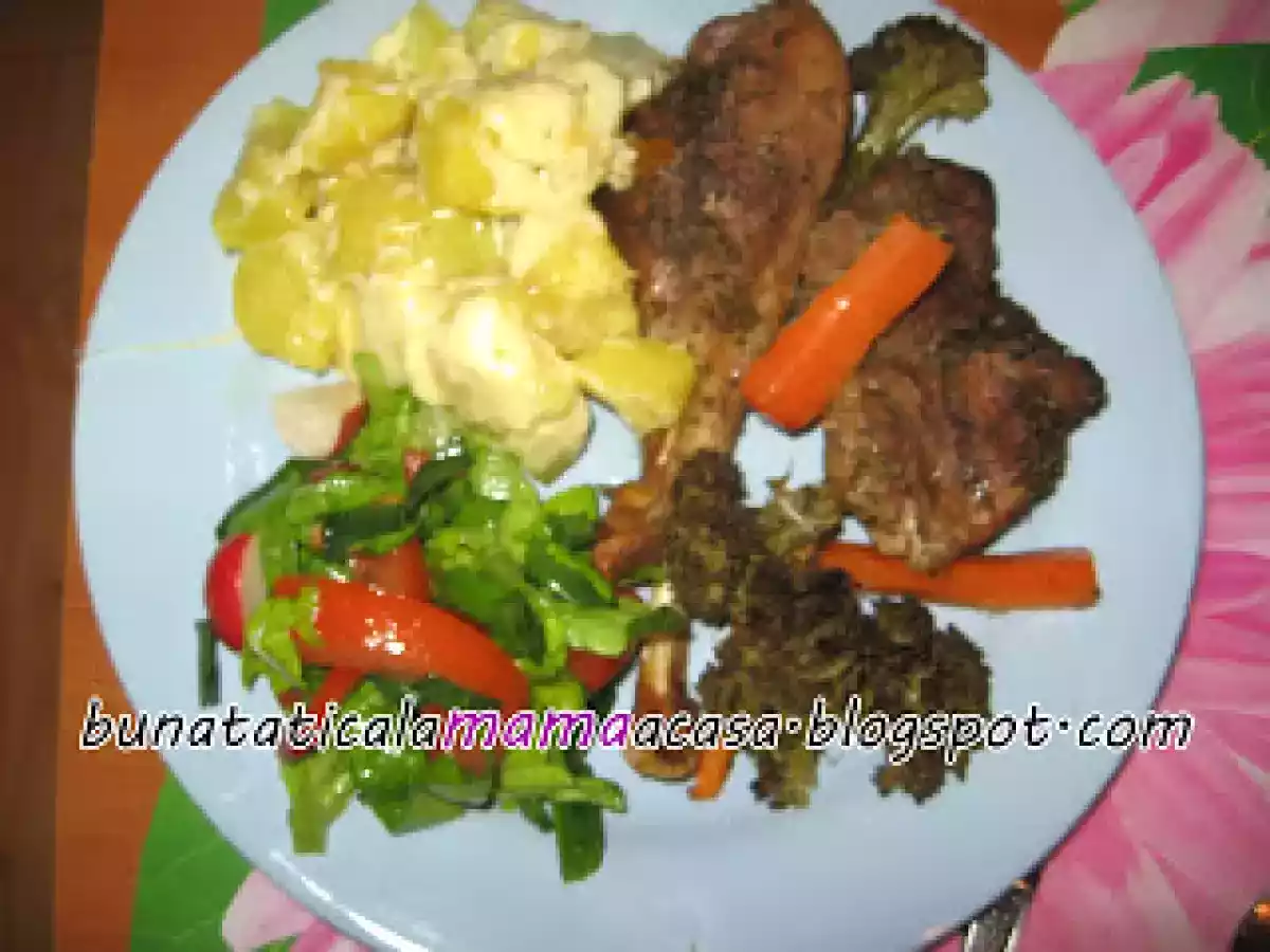 Curcan la cuptor cu cartofi si cascaval - poza 2