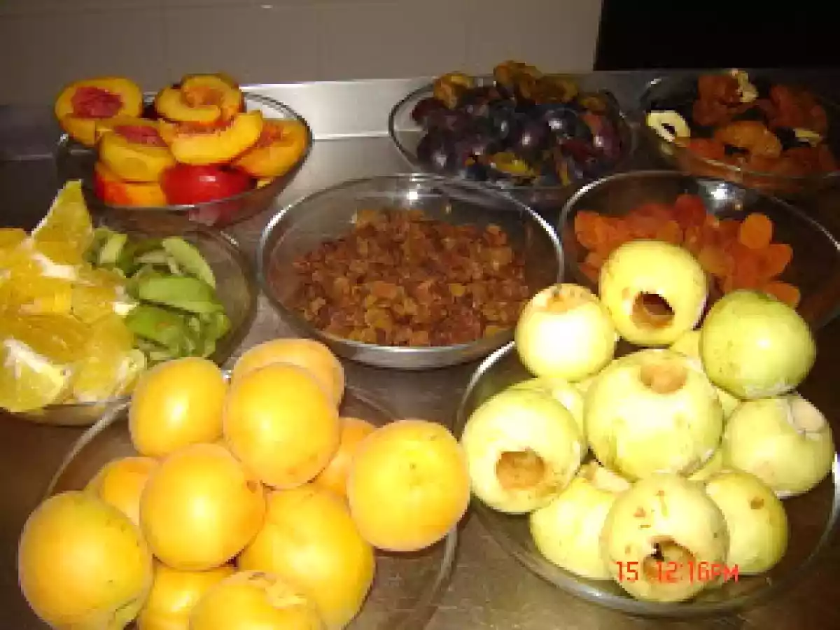 Curcan umplut cu fructe