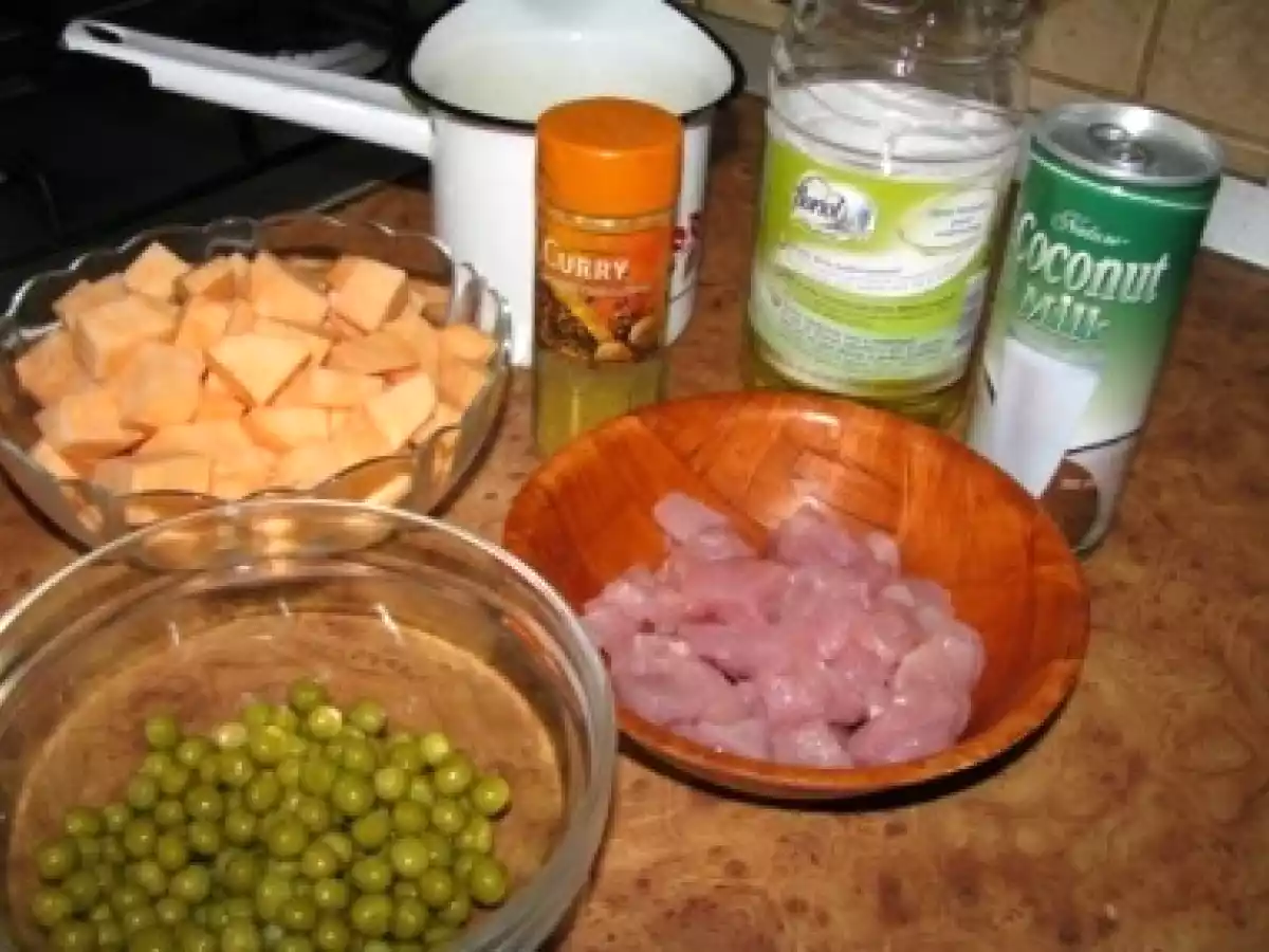 Curry de curcan cu cartofi dulci si lapte de cocos - poza 3