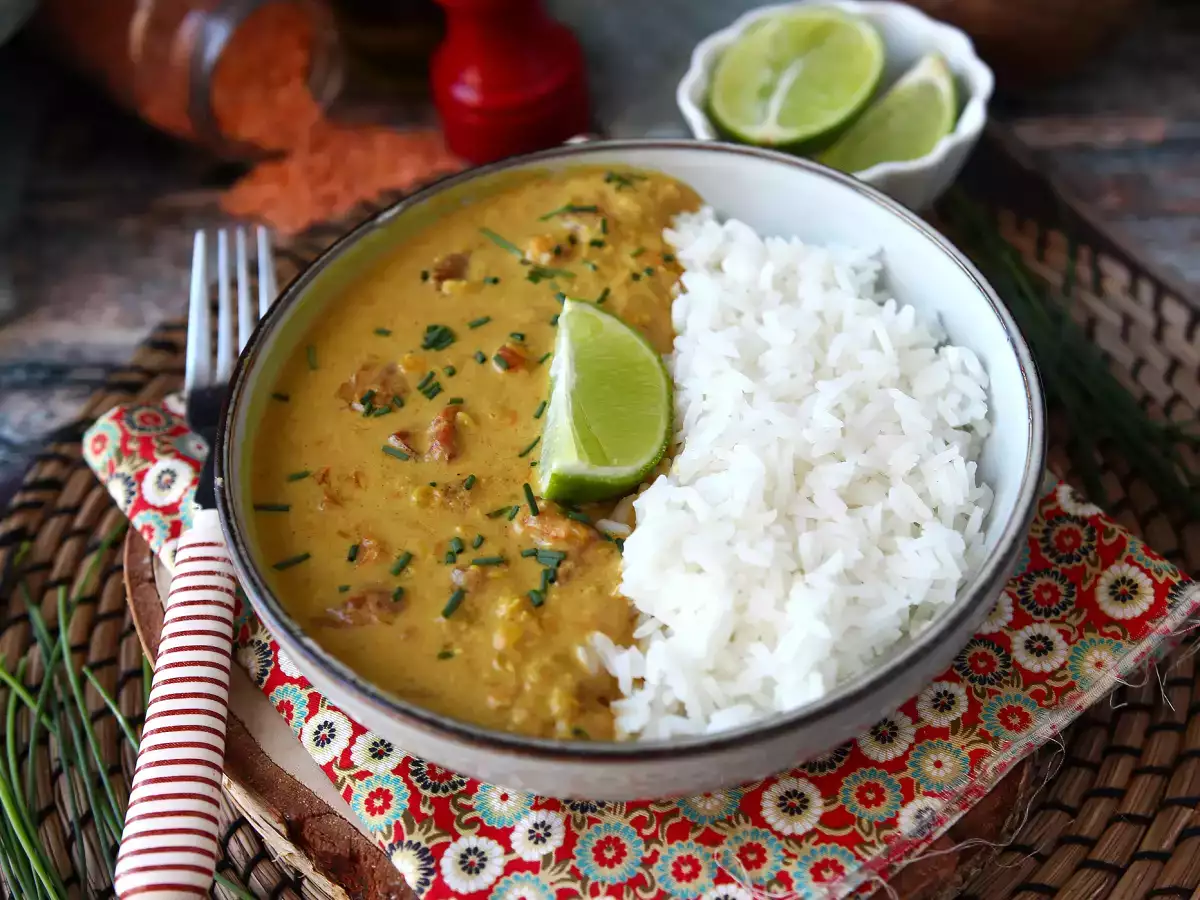 Curry de linte roșie cu lapte de cocos: o rețetă ușoară și cremoasă