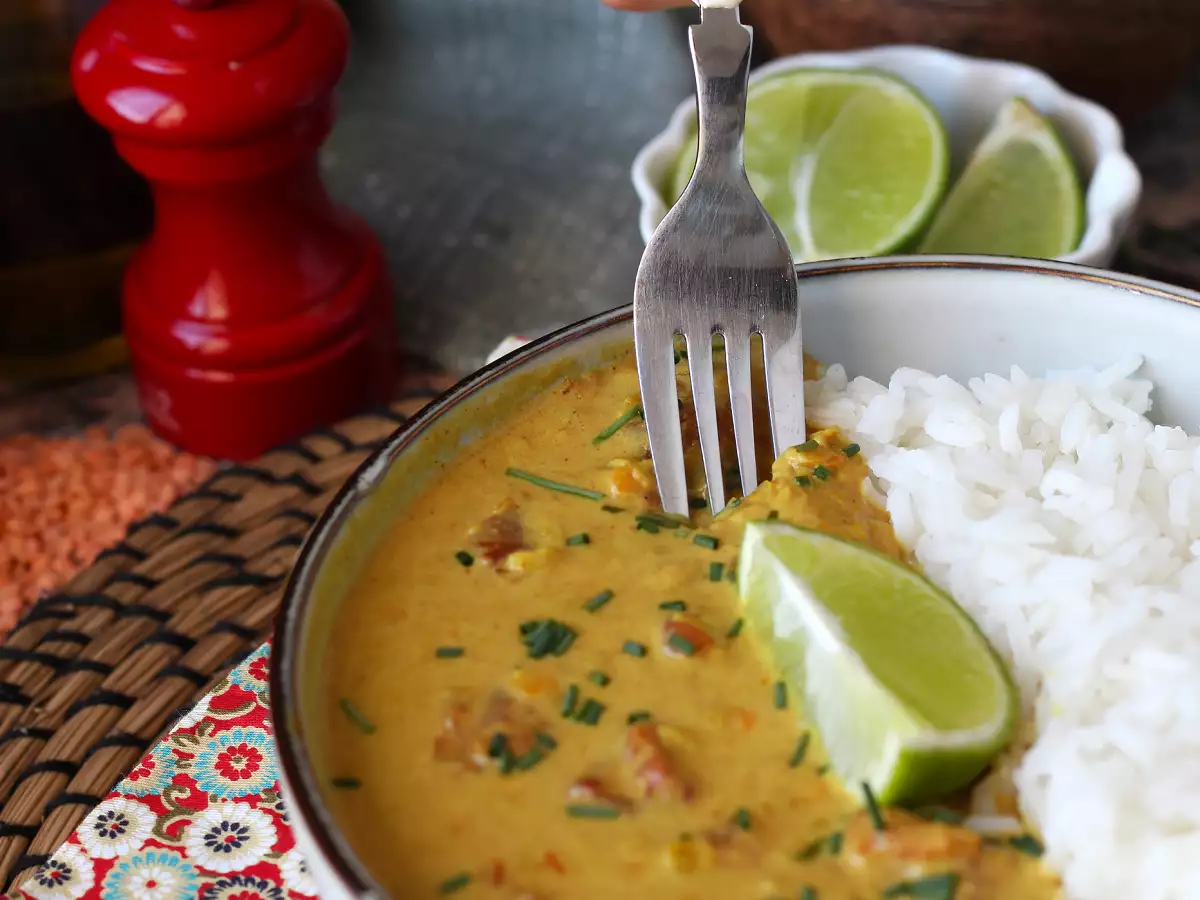 Curry de linte roșie cu lapte de cocos: o rețetă ușoară și cremoasă - poza 4