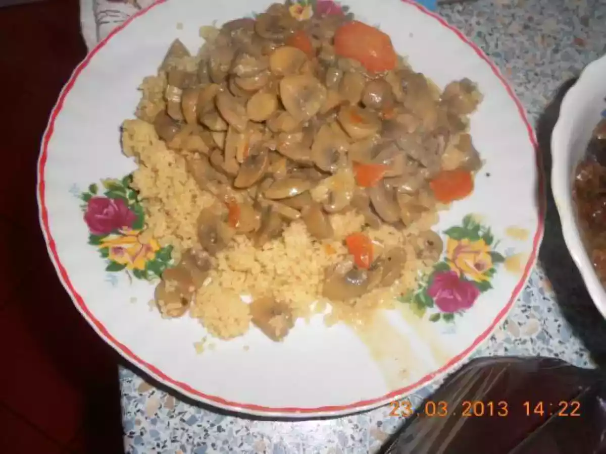 Cuscus cu ciulama de ciuperci