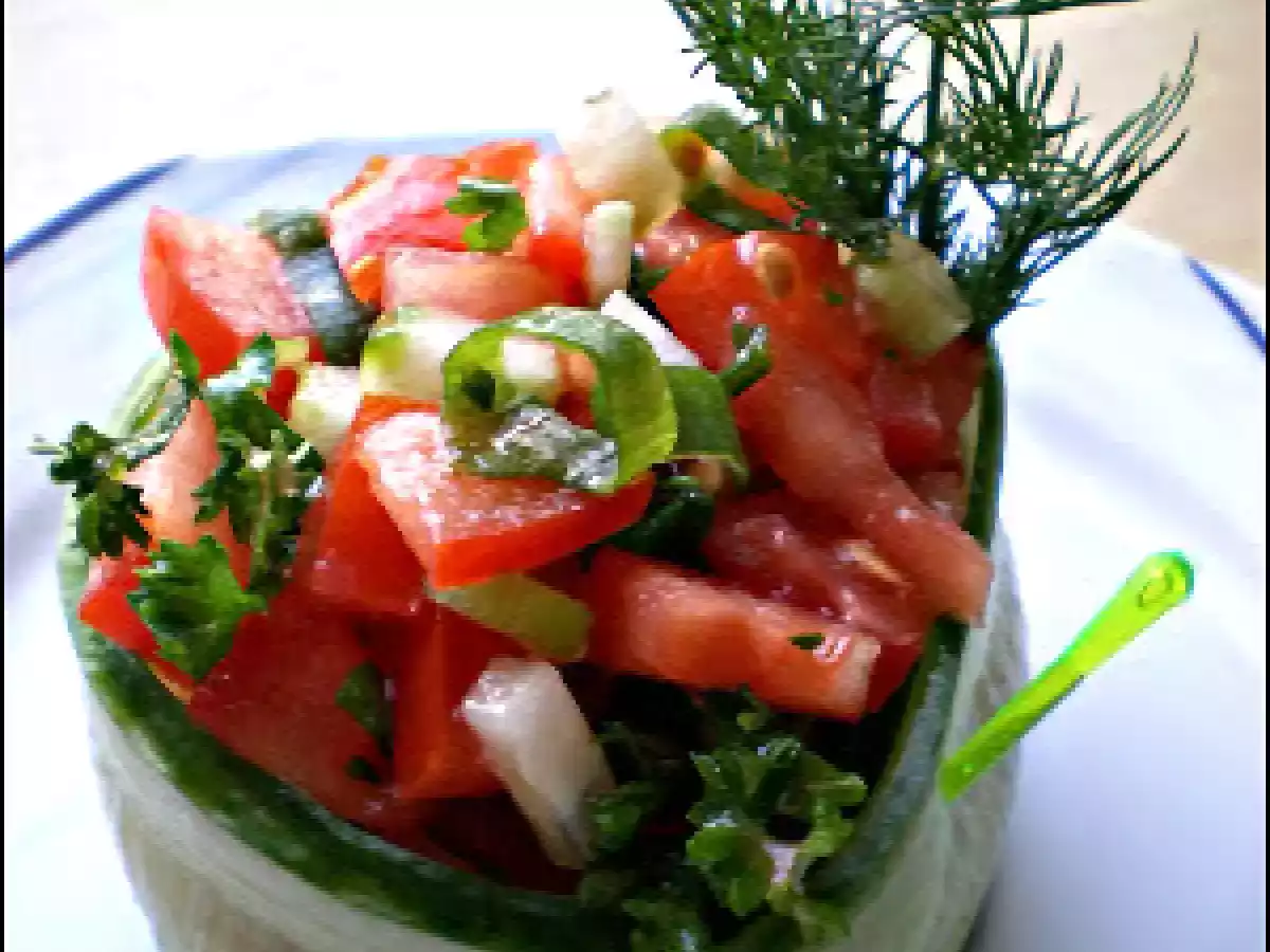 Decor salata de rosii si castraveti - poza 2