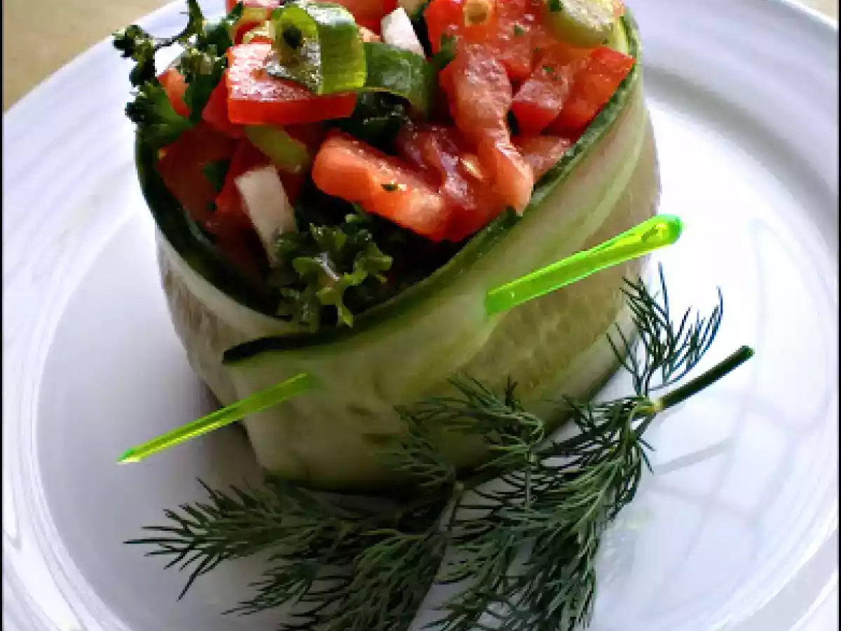 Decor salata de rosii si castraveti - poza 3