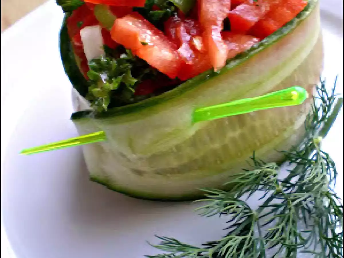 Decor salata de rosii si castraveti - poza 4