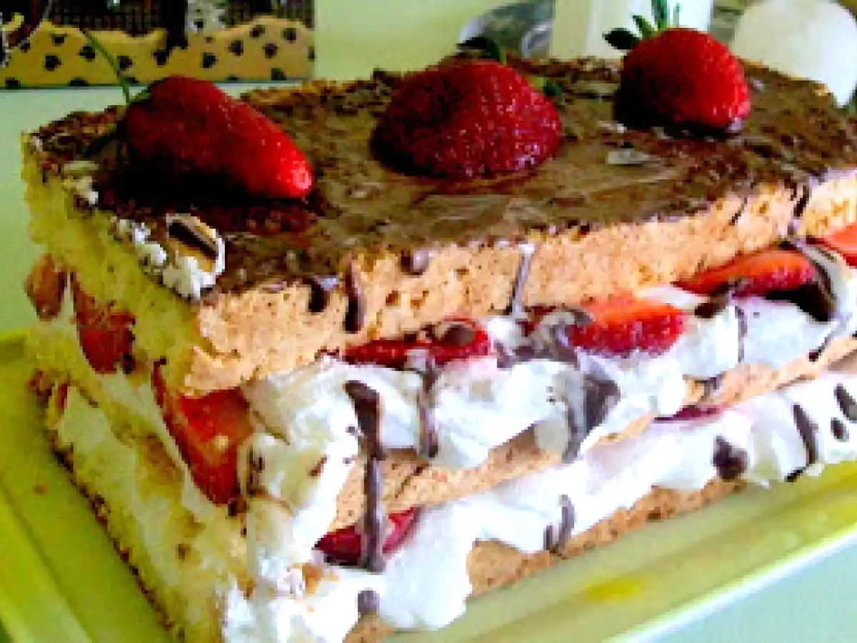 Delicii de mai-prajitura cu frisca si capsuni