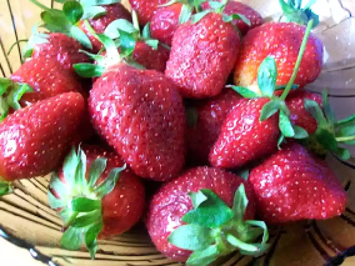 Delicii de mai-prajitura cu frisca si capsuni - poza 4