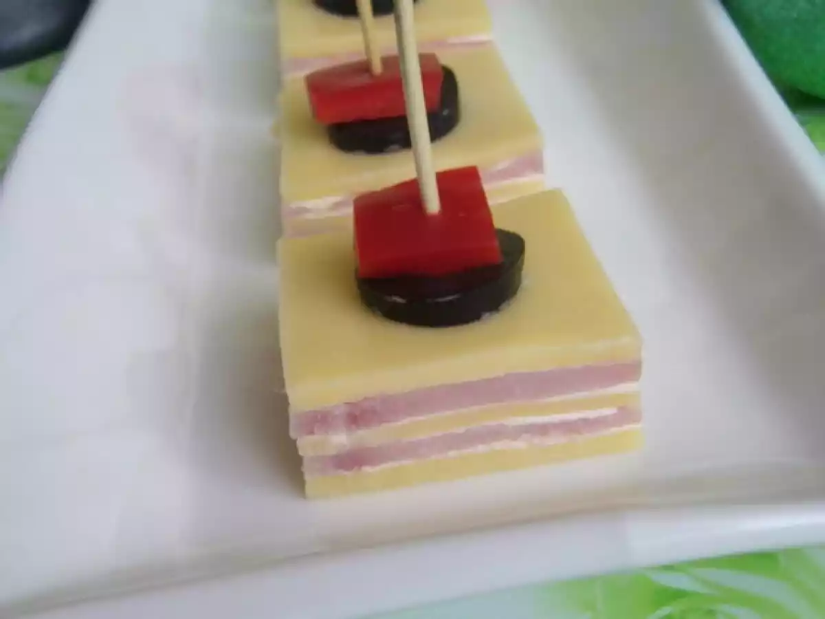 Dobos aperitiv cu sunca si cascaval - poza 2