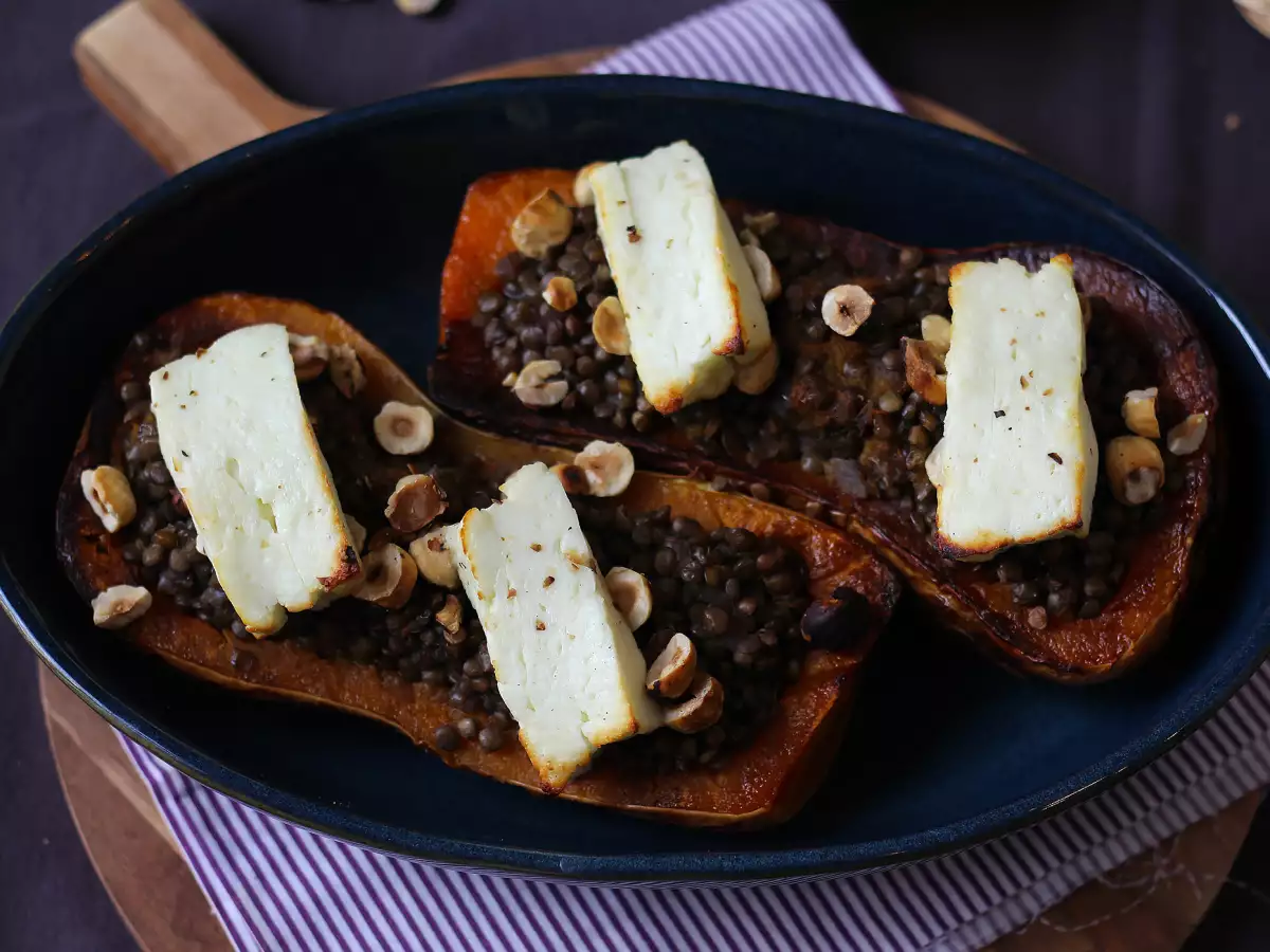 Dovleac butternut umplut cu linte și halloumi - poza 2