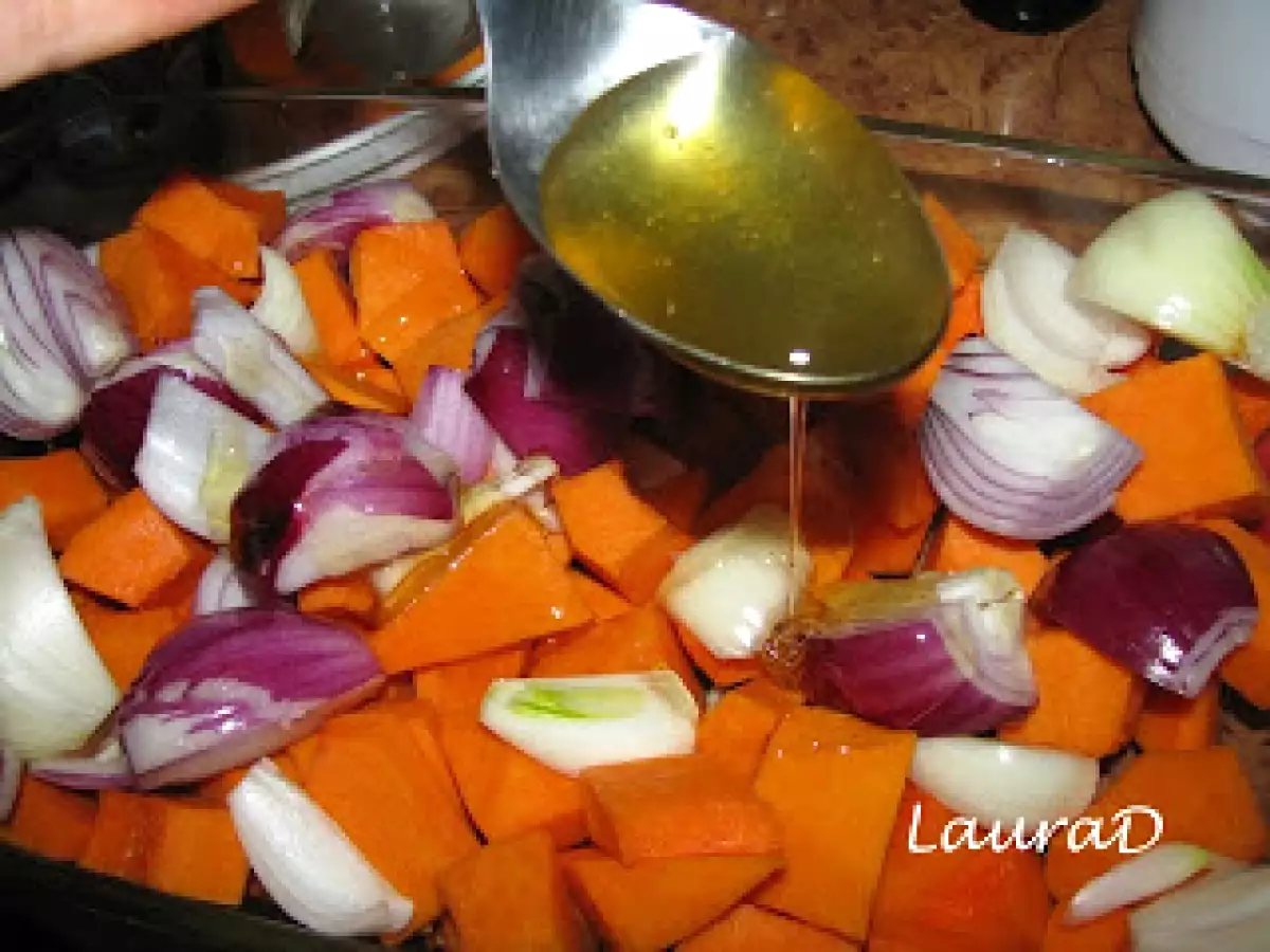 Dovleac copt cu sferturi de ceapa - poza 2