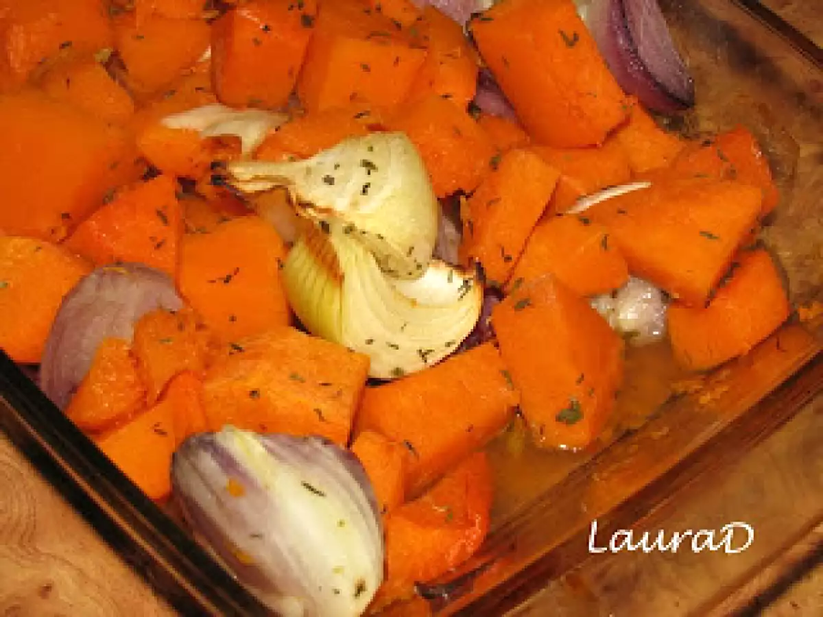 Dovleac copt cu sferturi de ceapa - poza 5