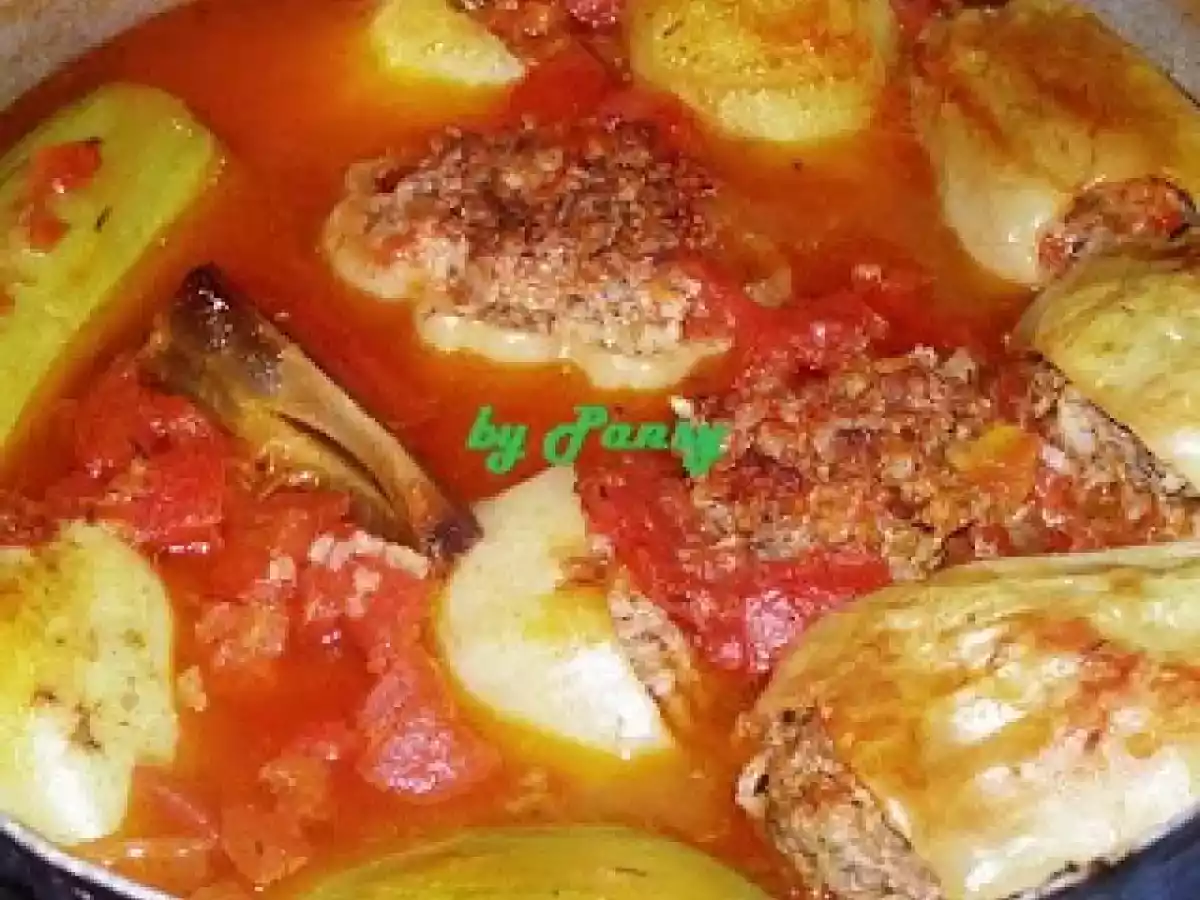 Dovlecei, ardei si rosii umplute