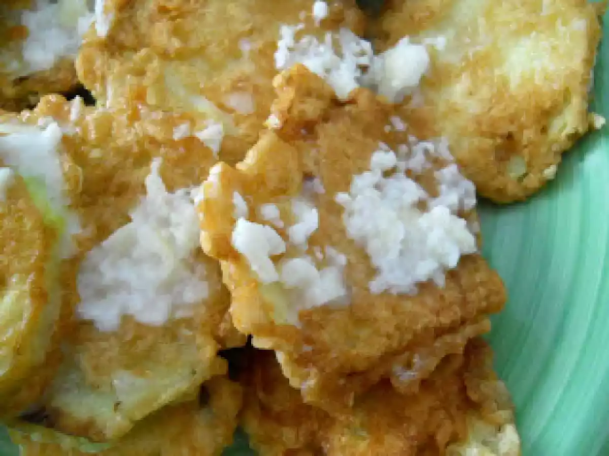 Dovlecei pane cu sos de mujdei