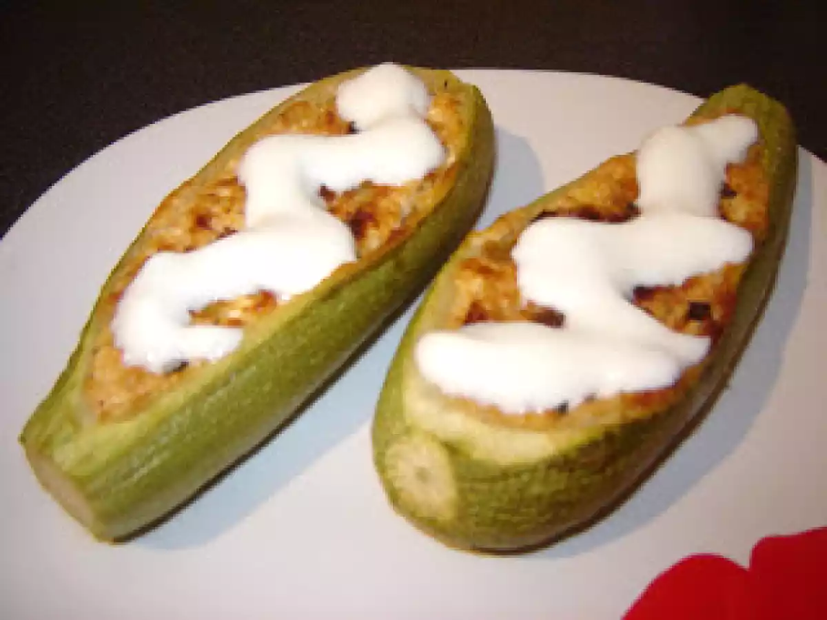 Dovlecei umpluti cu branza / Cheese on board - poza 2