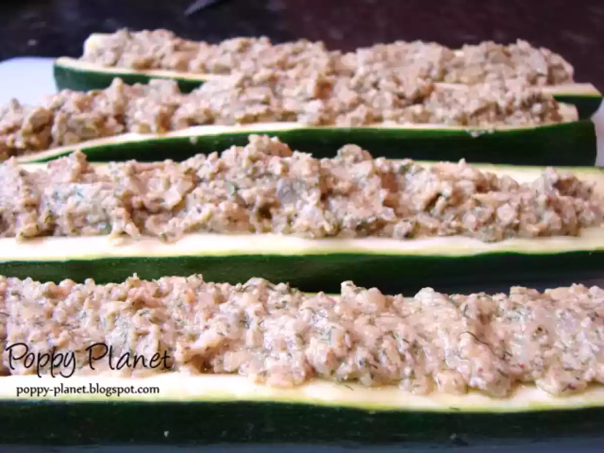 Dovlecei umpluti cu feta si nuci - poza 4