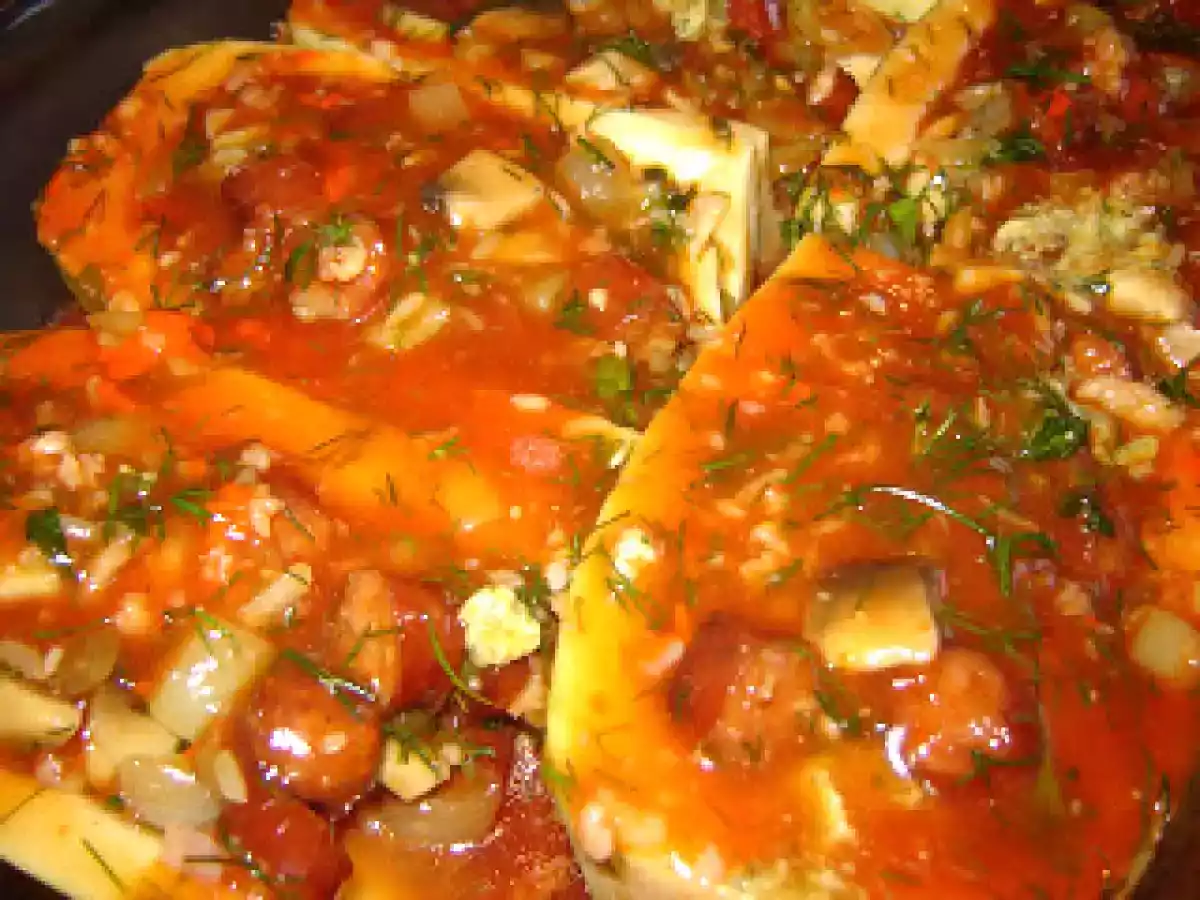 Dovlecei umpluti cu legume si carnati