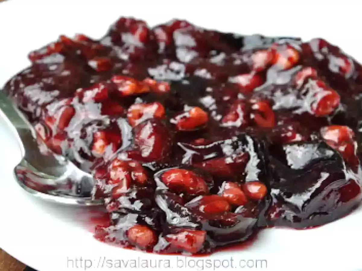 Dulceata de prune cu nuci