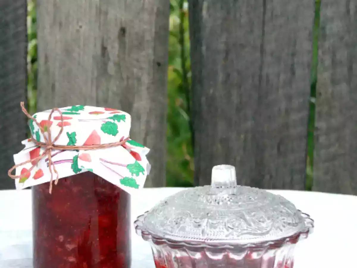 Dulceata de rubarba si capsuni