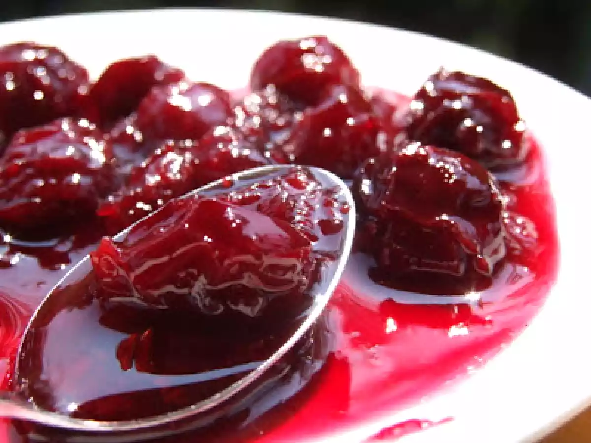 Dulceata de visine cu vanilie