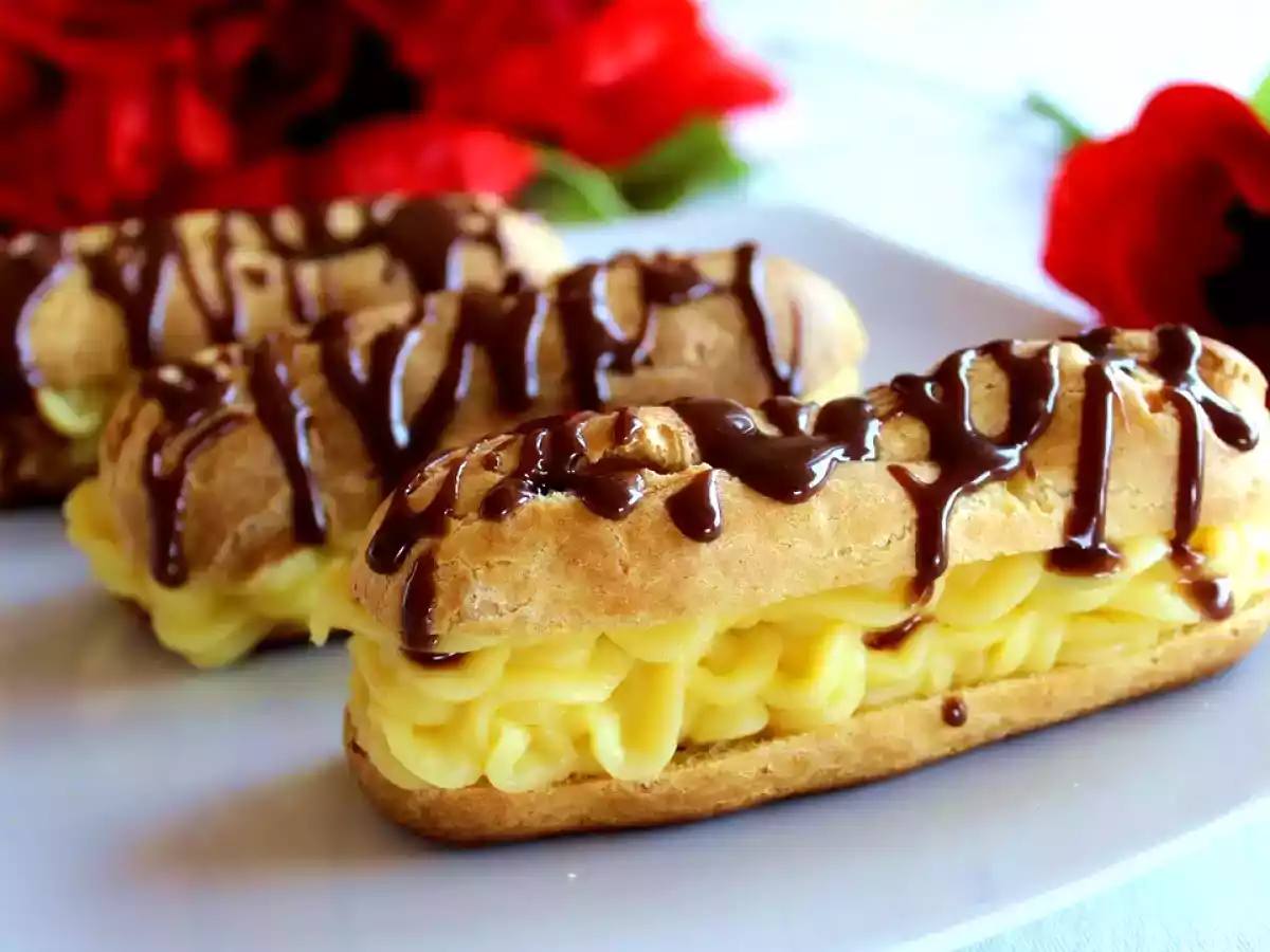 Eclere de casa cu crema de vanilie (reteta video)