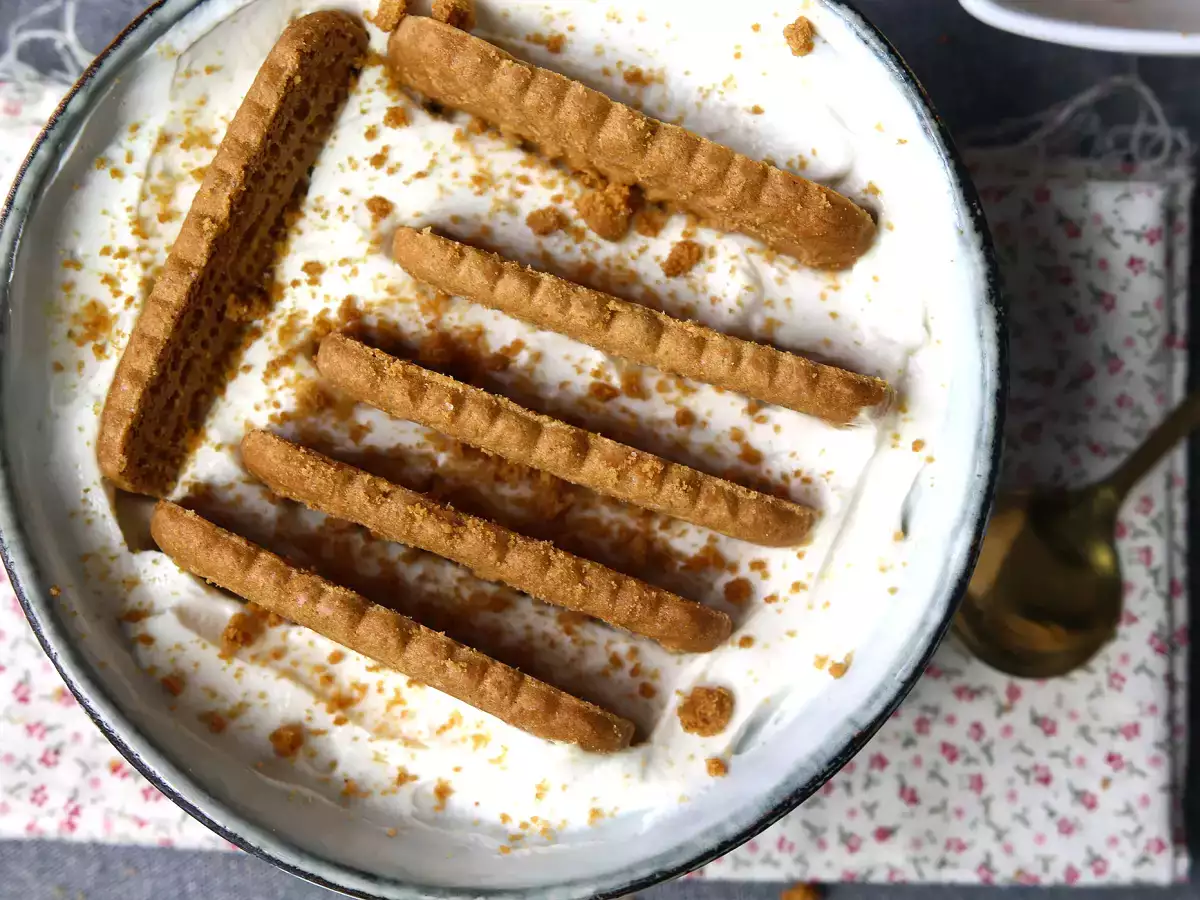 Faimosul cheesecake japonez super-ușor cu doar 2 ingrediente