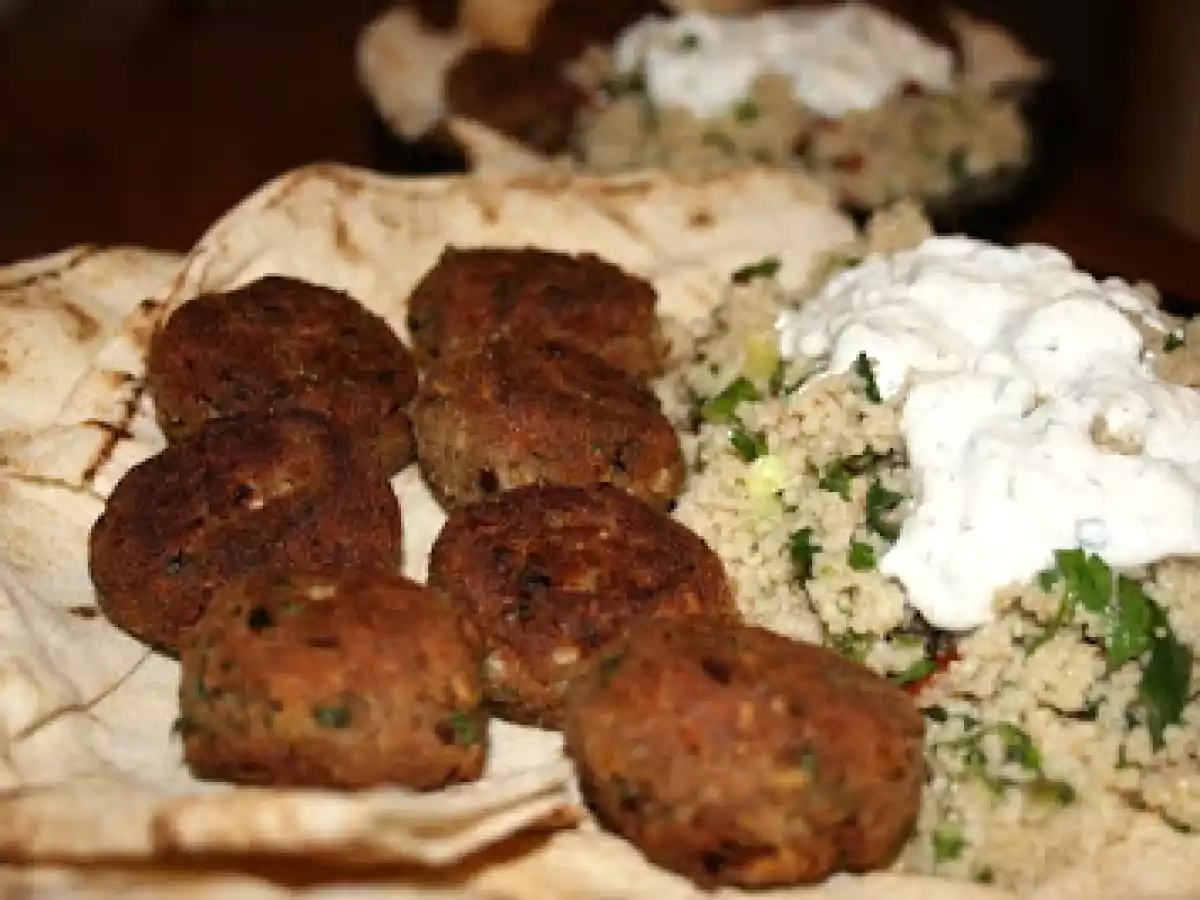 Falafel cu cuscus si sos de iaurt