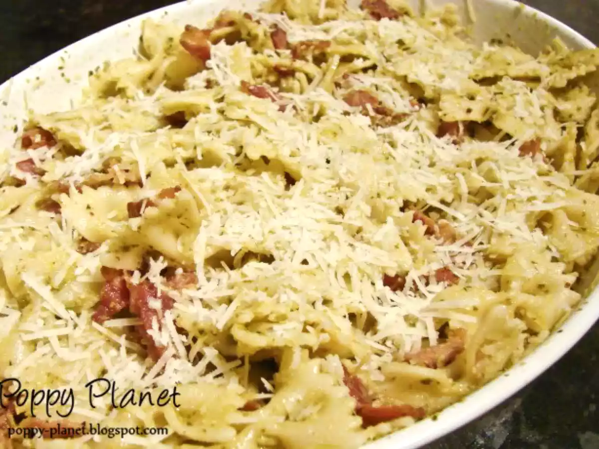 Farfalle cu bacon, pesto si seminte de pin - poza 3