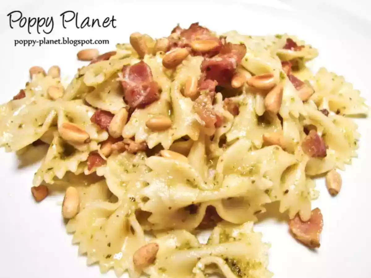 Farfalle cu bacon, pesto si seminte de pin - poza 4