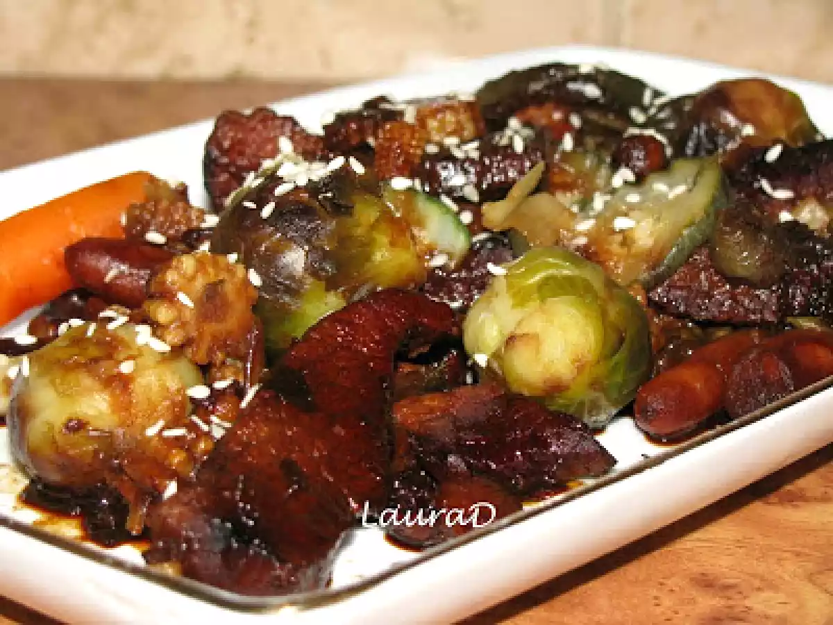 Fasii de vita cu legume si sos dulce-acrisor