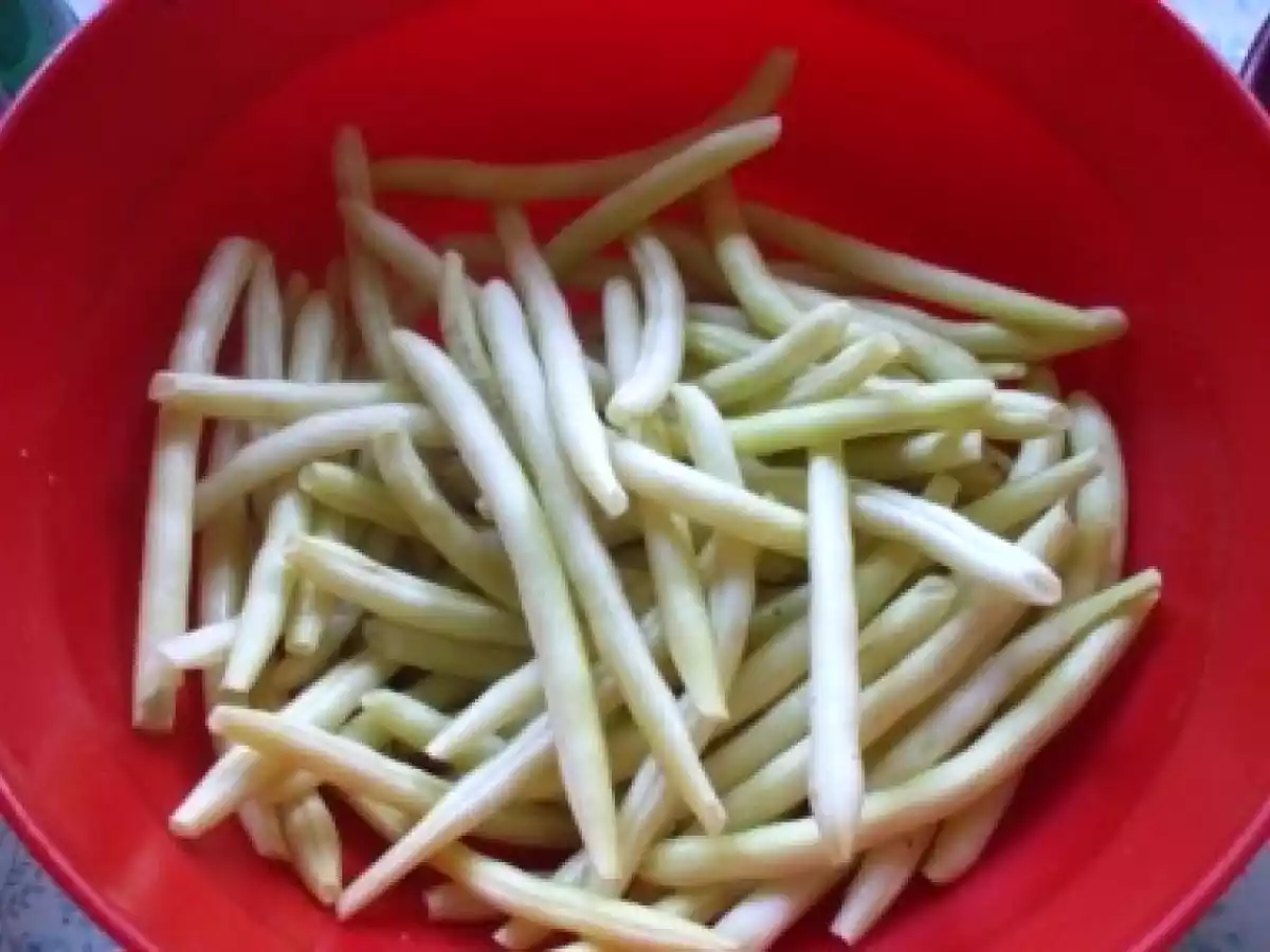 Fasole verde cu sos de usturoi - poza 3