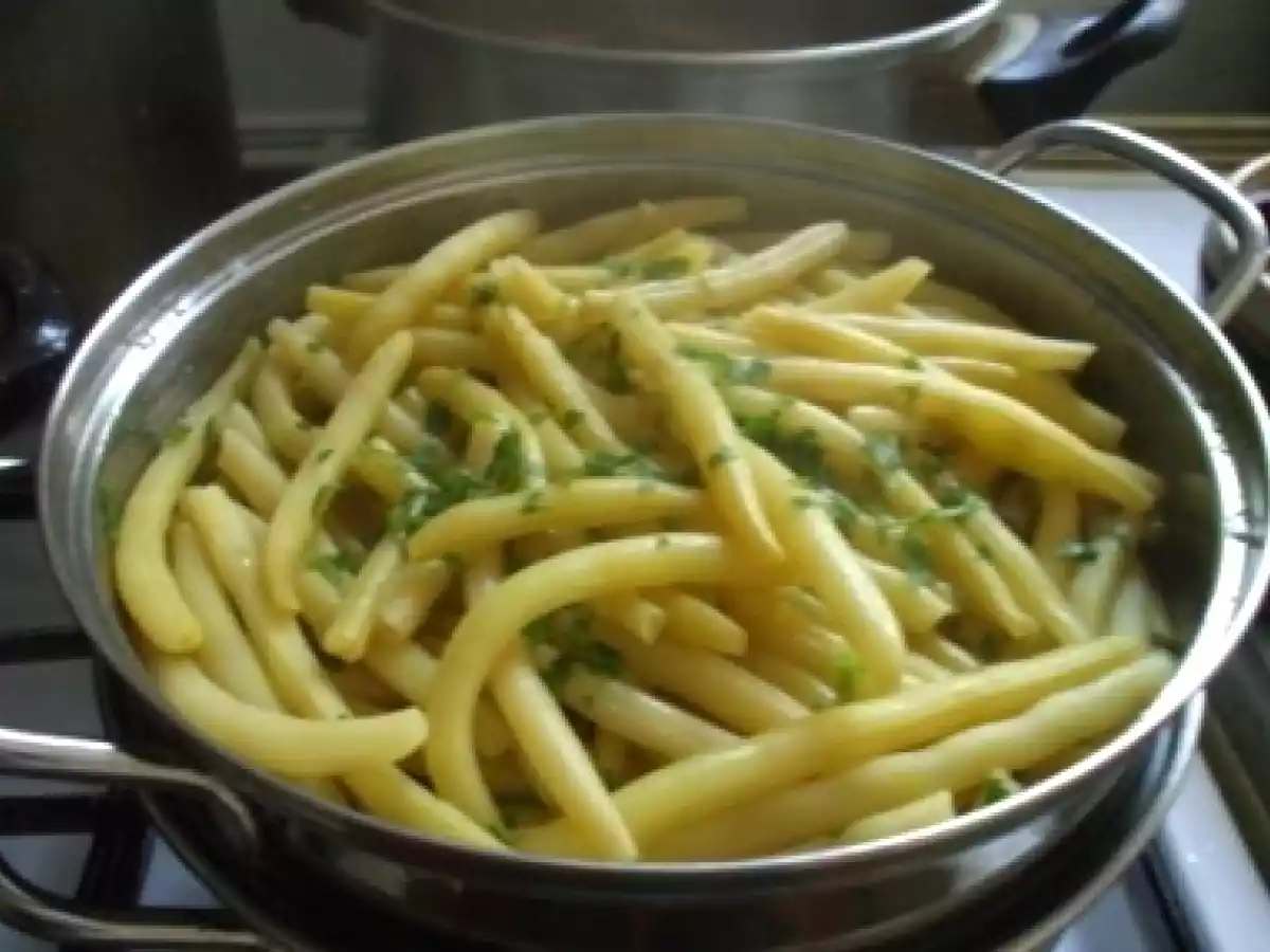 Fasole verde cu sos de usturoi - poza 5