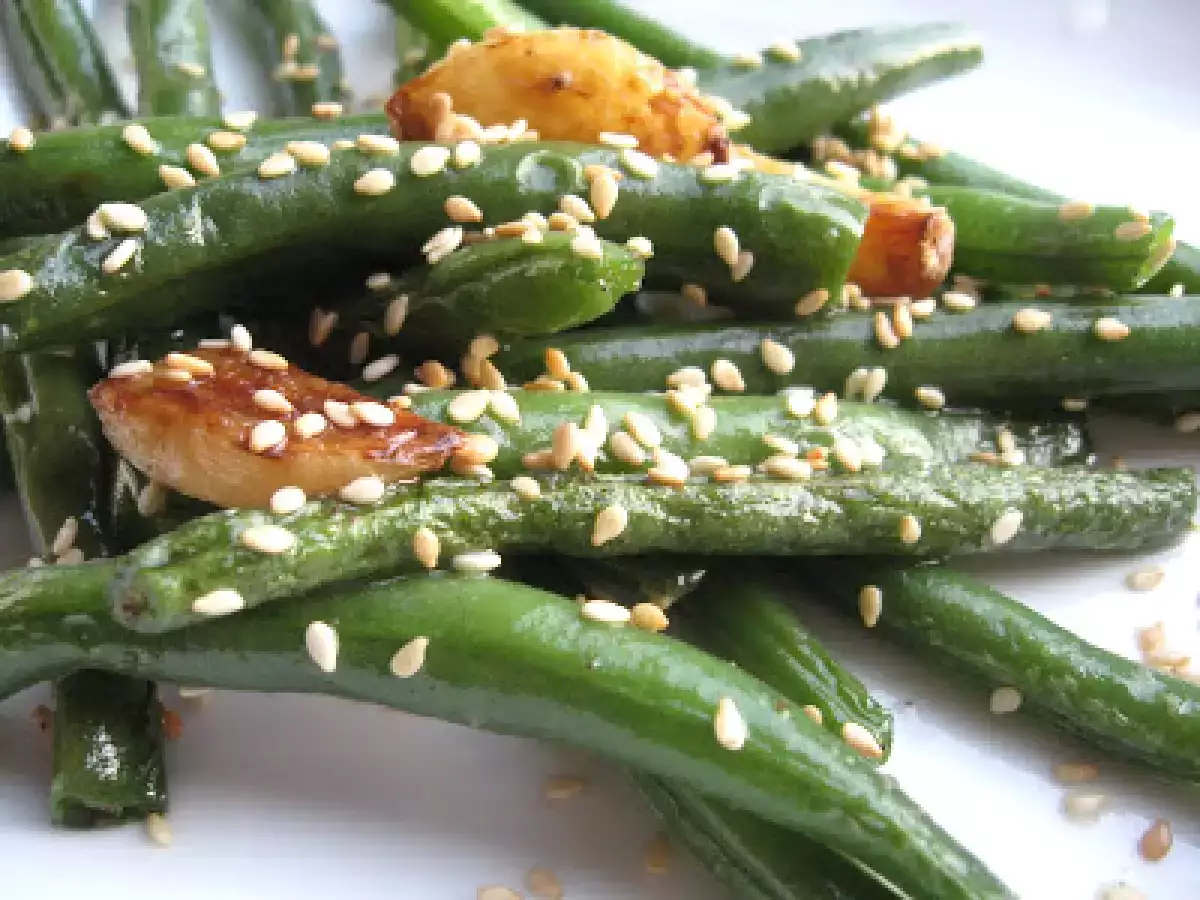 Fasole verde si usturoi in doua feluri