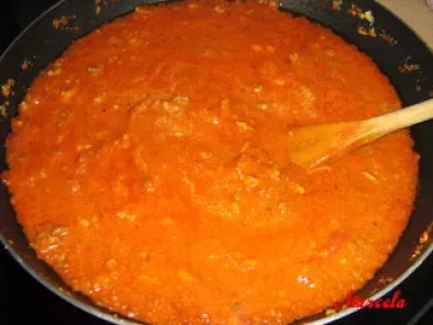 Fettucine cu sos de tomate si carne tocata - poza 4