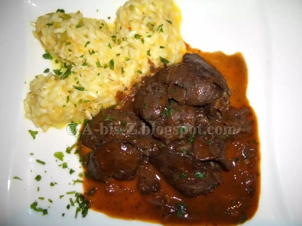 Ficat de pui in vin rosu cu pilaf de orez