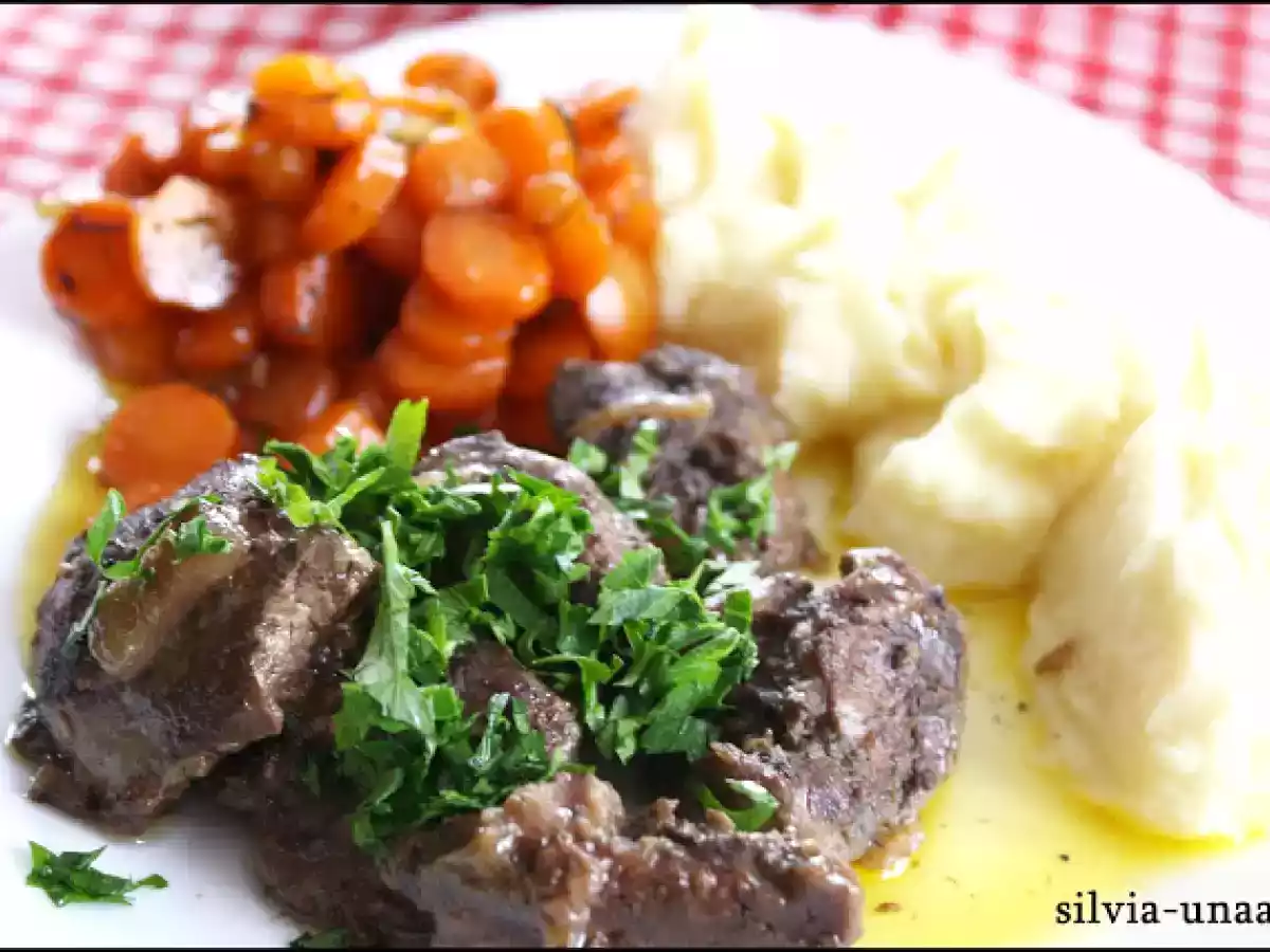 Ficatei cu ceapa la tigaie