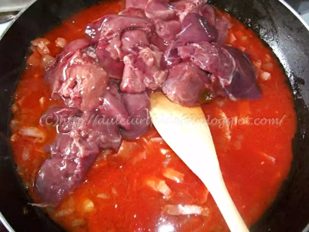 Ficatei de pui cu sos de rosii si bacon - poza 3