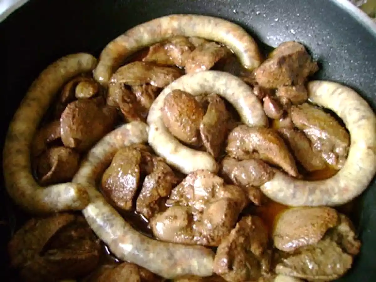 FICATEI DE PUI SI CARNATI CU SOS CREMA DE SMANTANA, IENIBAHAR SI MARA - poza 5