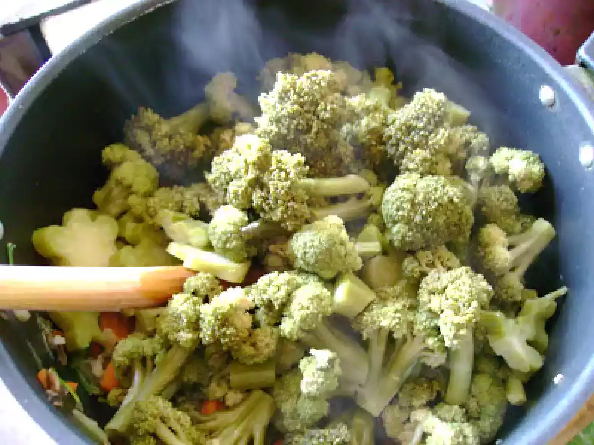 FILE DE MACROU CU BROCOLI SI SOS PICANT - poza 8